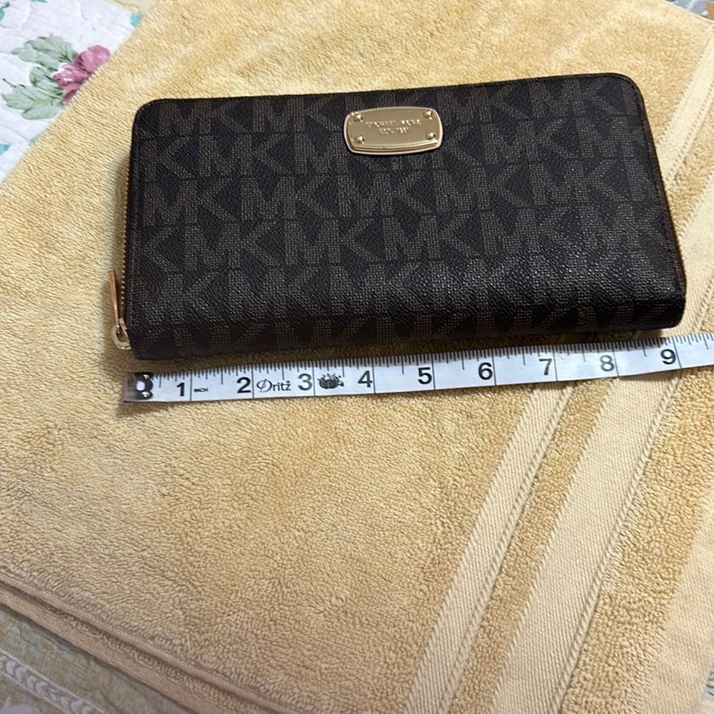 Micheal Kors Monogramed wallet